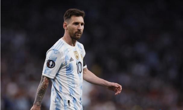 乌克兰2S7“牡丹”203mm自行榴弹炮重返战场 再次获得炮弹援助